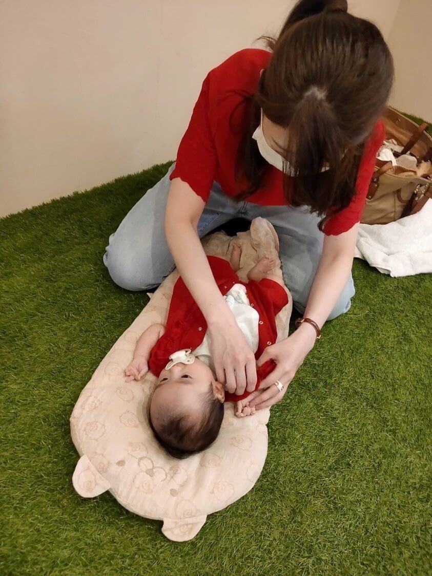 トッポンチーノで抱かれている赤ちゃん_お客様から頂いた写真5