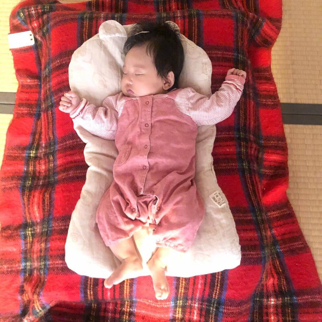 トッポンチーノで抱かれている赤ちゃん_お客様から頂いた写真7