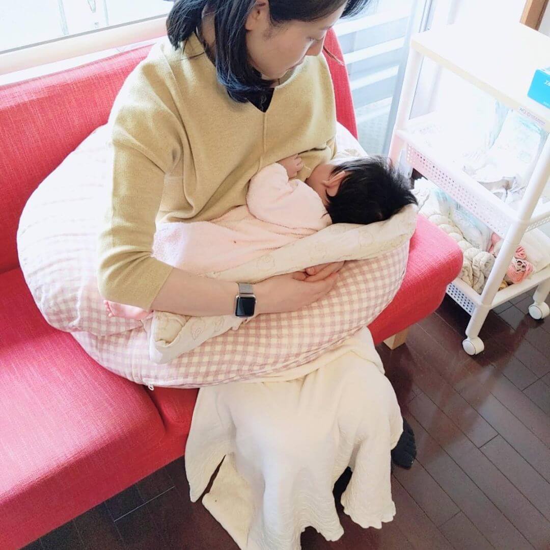 トッポンチーノで抱かれている赤ちゃん_お客様から頂いた写真8