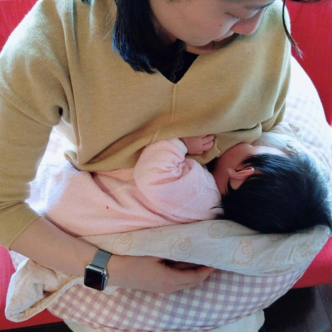 トッポンチーノで抱かれている赤ちゃん_お客様から頂いた写真9